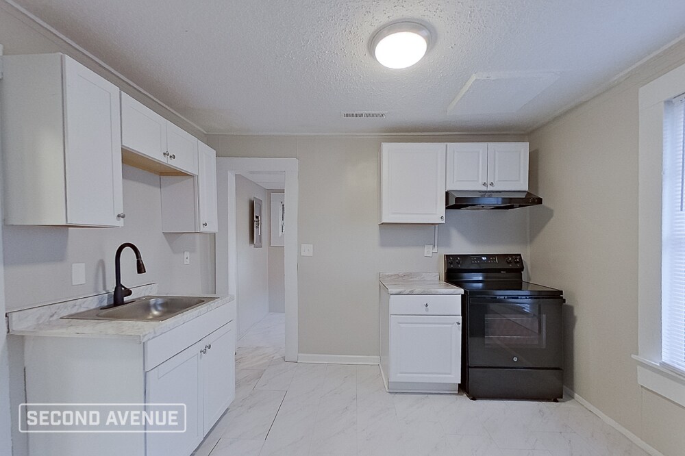 Building Photo - 1709 1st St S