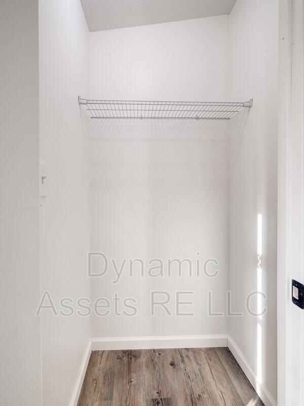 Building Photo - 403 N Walnut St