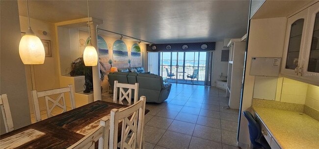 Building Photo - 10355 Paradise Blvd