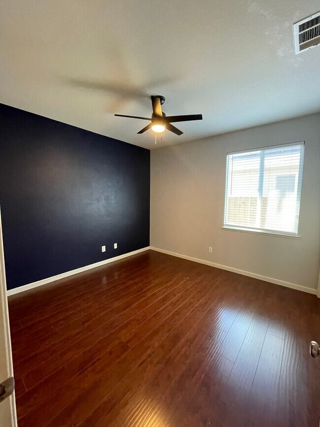 Building Photo - Stunning 3-Bedroom, 2-Bath Home with Elegant Features – Ready for Immediate Move-In