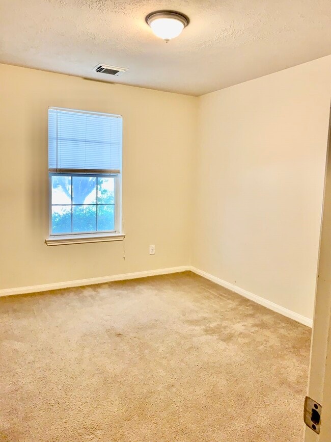 Building Photo - 7827 Iris Glen Ln