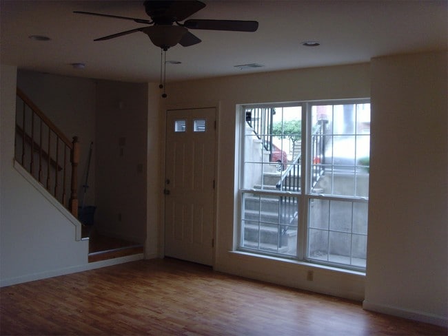 Building Photo - 3 Ashby Ln