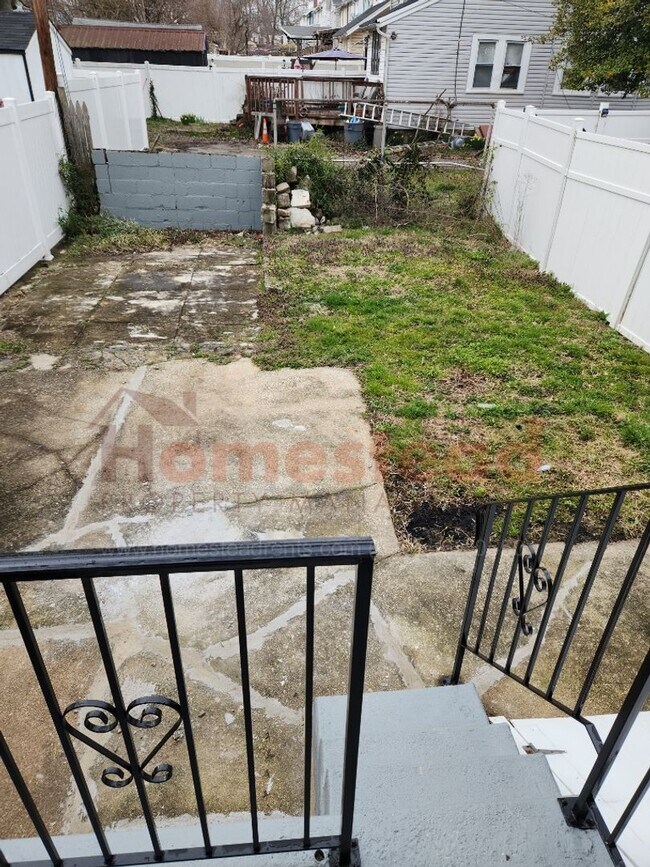 Building Photo - 5 BEDROOM HOME FOR RENT IN COLLINGDALE!