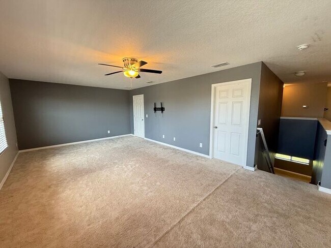 Building Photo - 5/3 Near Clermont -$500 OFF THE FIRST MONTH'S RENT