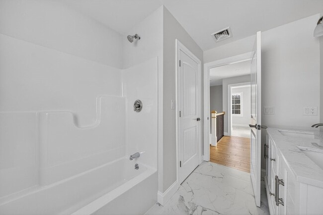 Building Photo - 3 Earle St