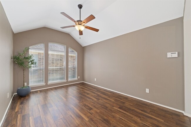 Building Photo - 26006 Palmdale Estate Dr