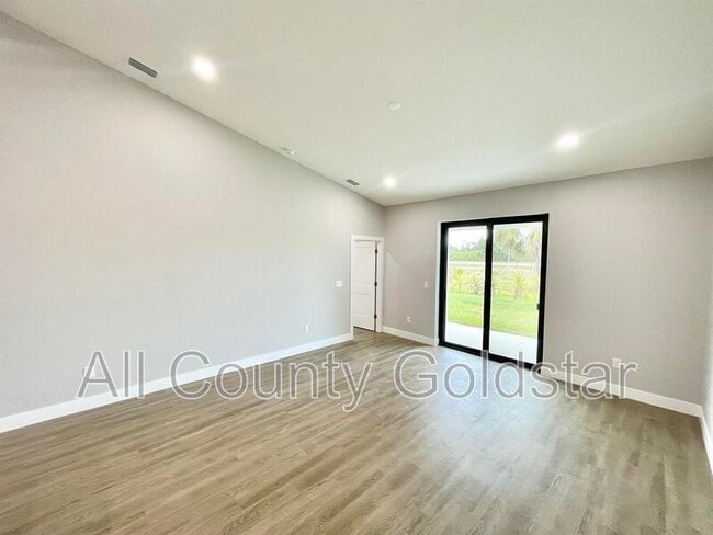 Building Photo - 12039 Tetzel Ave
