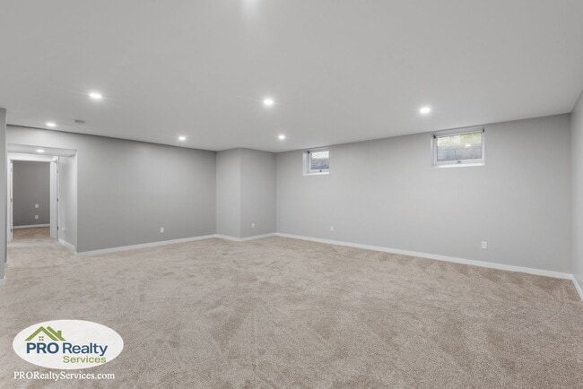 Building Photo - 5 Bedroom Home in Crystal