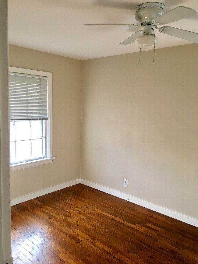 Building Photo - 310-312 Henry SE