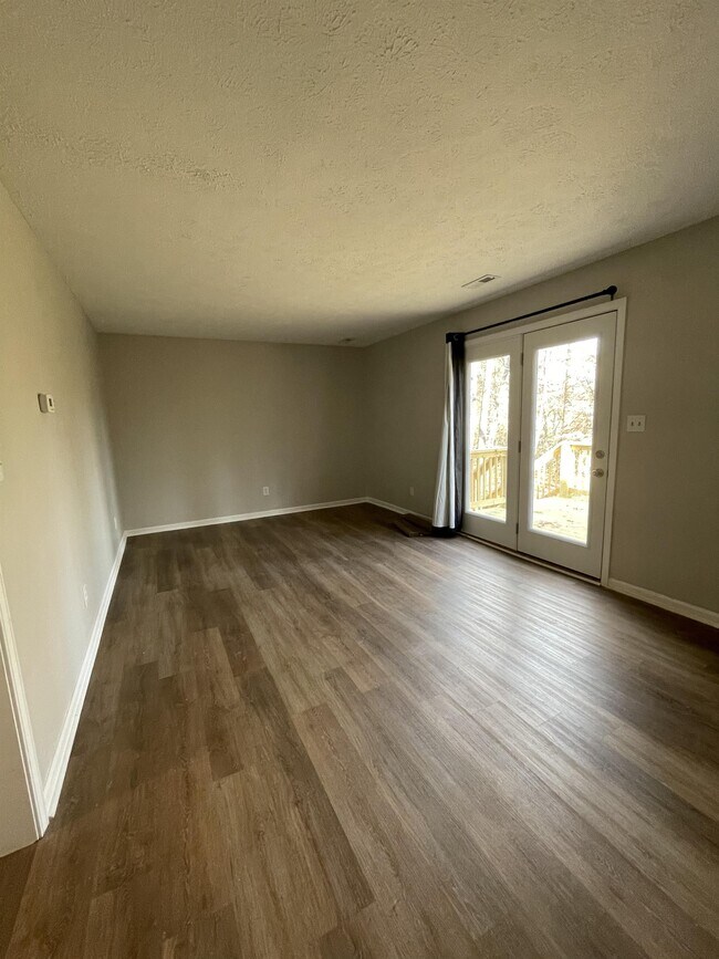 Building Photo - 133 E Vail Dr