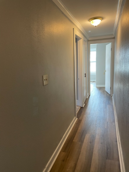 Building Photo - 494 Reinhard Ave