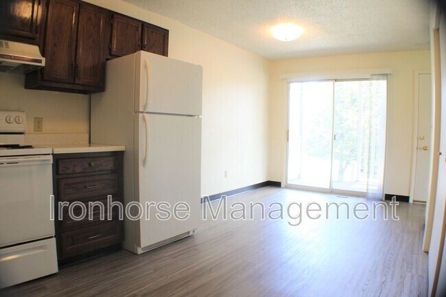 Building Photo - 411 N 16th Ave