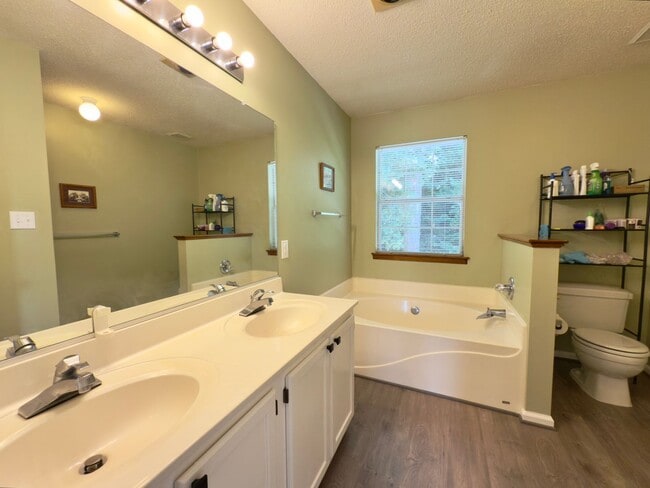 Building Photo - 4585 Village Park Dr E