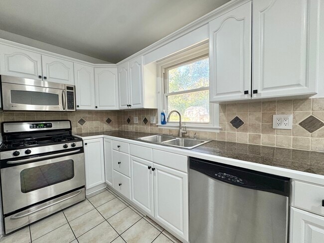 Building Photo - 2226 W 74th Terrace