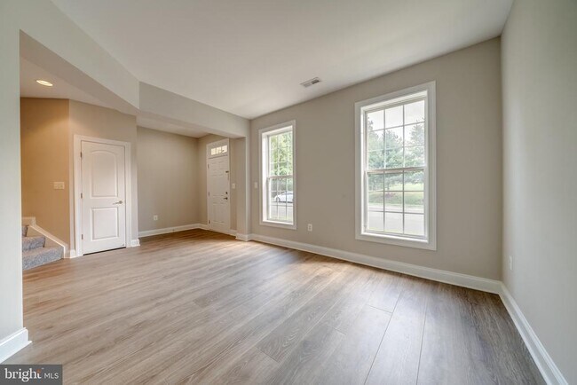 Building Photo - 15970 Greymill Manor Dr