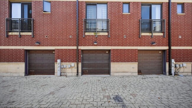 Building Photo - 510 W Elm St