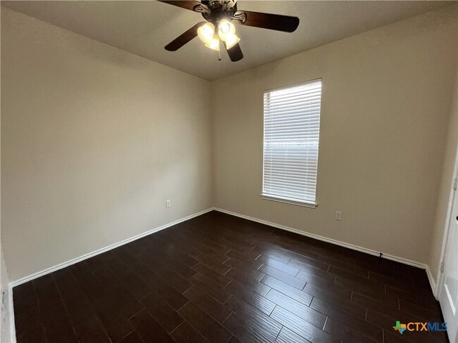 Building Photo - 685 Creekside Cir