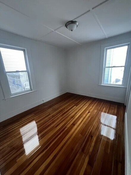 Building Photo - 83 1/2 Summer St