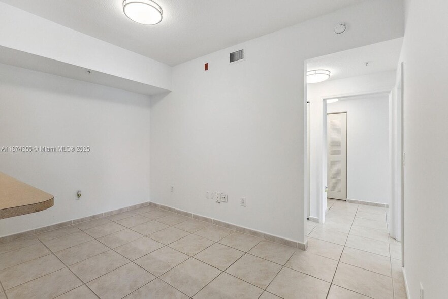 Building Photo - 7270 NW 114th Ave