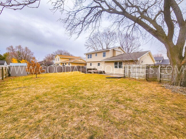 Building Photo - Beautiful 5 bedroom home in Waukee.