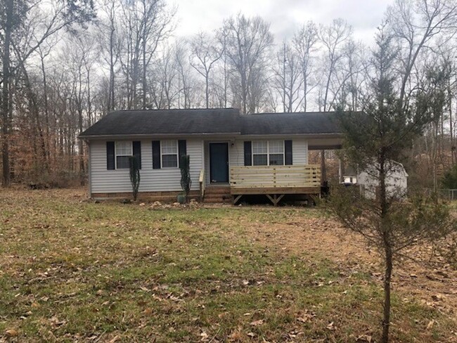 Building Photo - Two bedroom, 2 bath house in Mebane