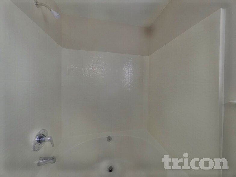 Building Photo - 1517 Crandon Dr