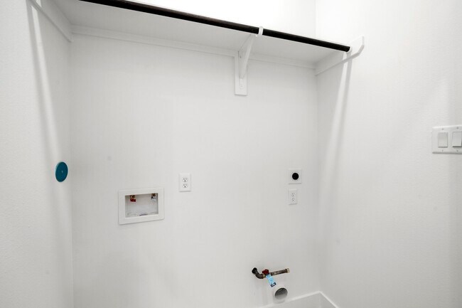 Building Photo - 5514 Hardy St