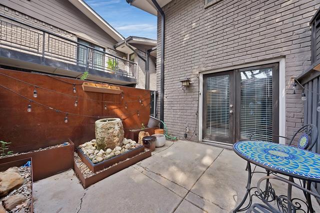 Building Photo - 10203 Regal Oaks Dr