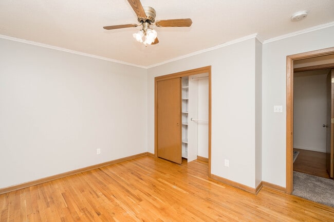 Building Photo - 106 NE Grant St