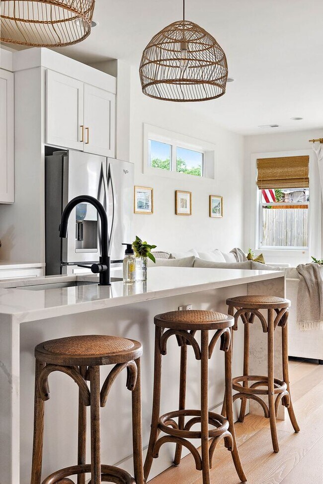 Building Photo - Stylish East Nashville Home with Open Layo...