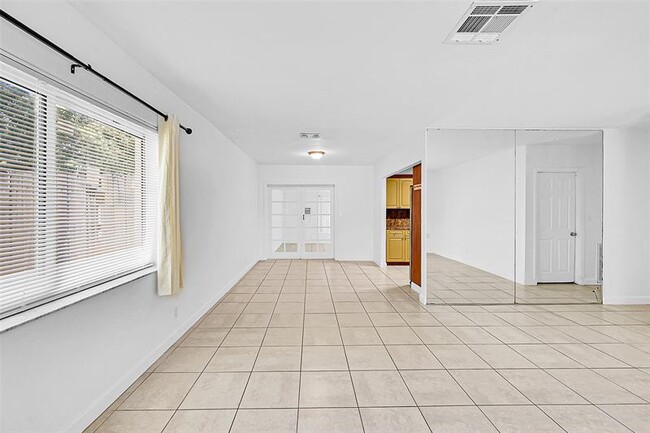 Building Photo - 6421 SW 16th St