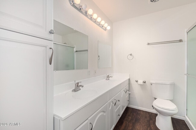 Building Photo - 108 W Balboa Dr