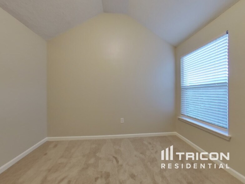 Building Photo - 3032 Summer Breeze Dr