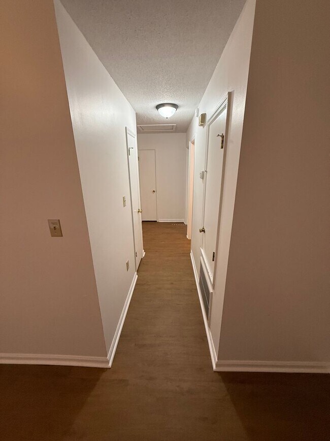 Building Photo - 177 Pelham Dr