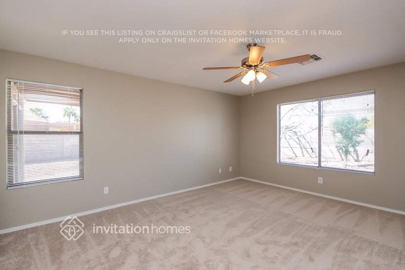 Building Photo - 364 S Bermuda Dr