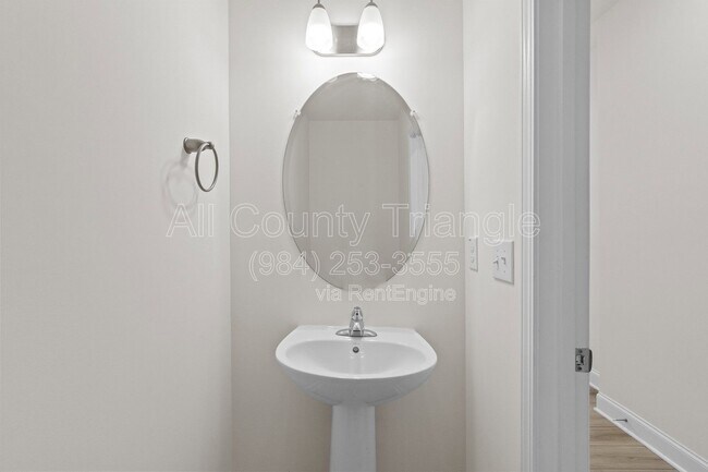 Building Photo - 1176 Channel Drop Dr