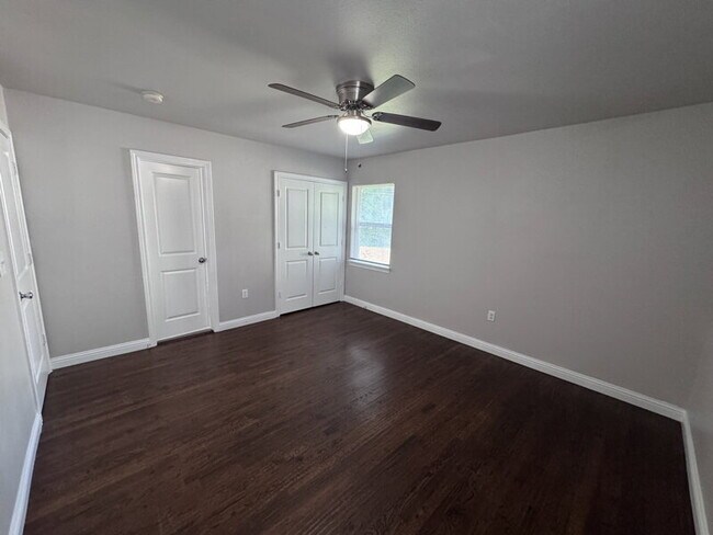 Building Photo - WONDERFULLY UPDATED 3 BEDROOM, 2 BATH, 2-CAR GARAGE RENTAL HOME IN CENTRAL GRAND PRAIRIE WITH SPA...