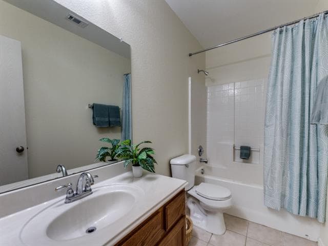 Building Photo - 2056 River Birch Ln