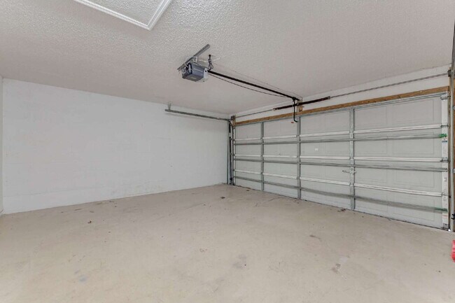 Building Photo - Spacious 3 Bedroom Home with Large Yard in Palm Coast