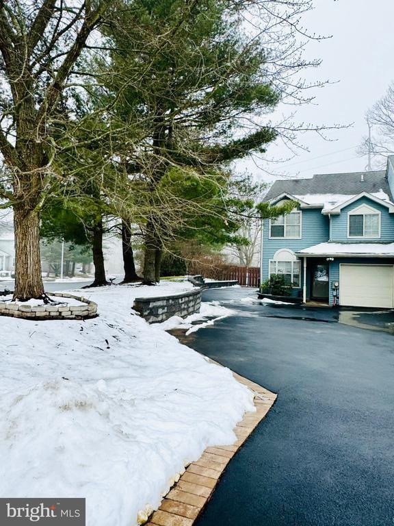 Building Photo - 101 Sarahs Ln