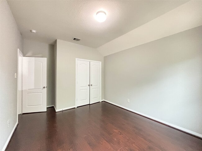 Building Photo - 1323 Maple Ace Dr