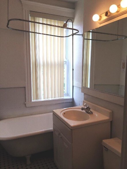 Building Photo - 95 Park Dr