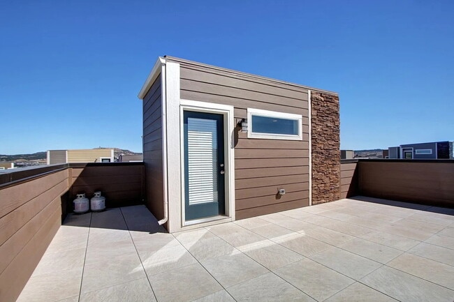 Building Photo - "Charming 2-Bedroom Retreat with 2 Full Baths and Spacious 1793 sq ft Layout in Castle Rock!"