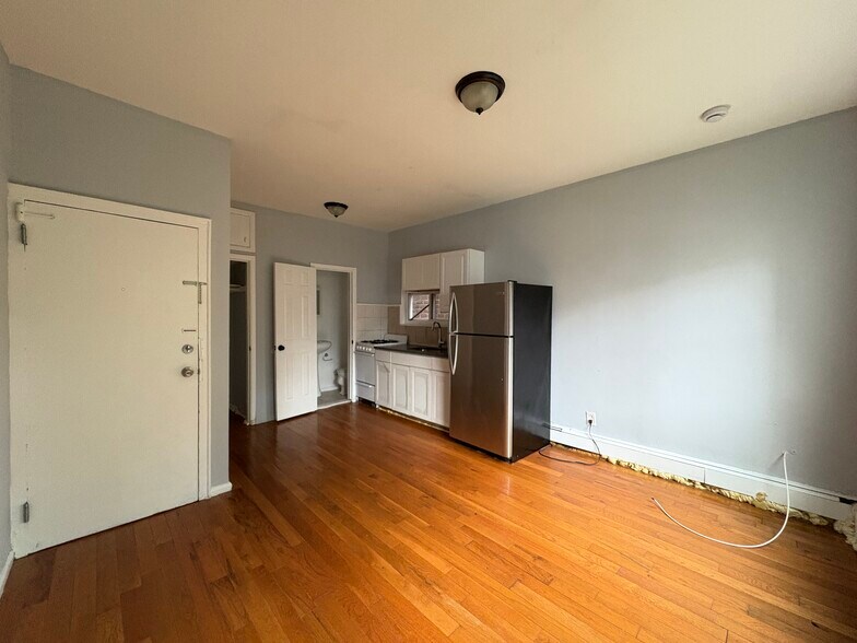 24 Beacon Ave 6 - 22 Beacon Ave