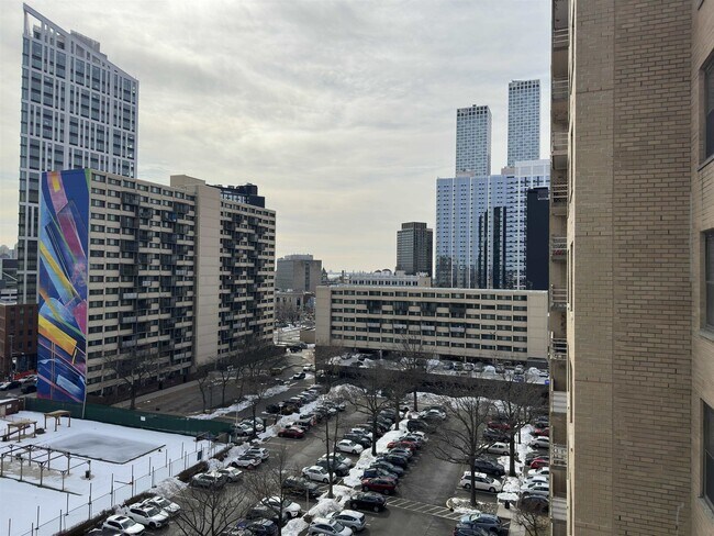 Building Photo - 201 St Pauls Ave