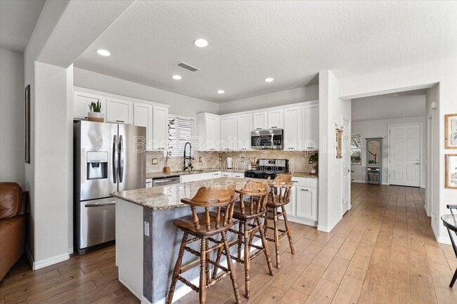 Building Photo - 21072 W Maiden Ln