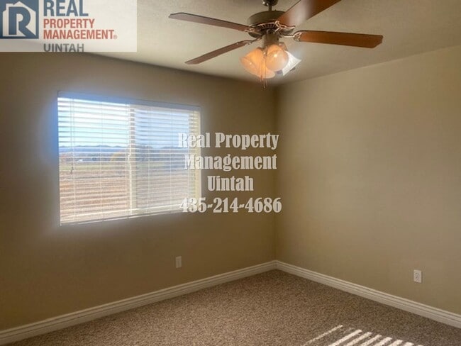 Building Photo - 3 Bed 2.5 bath Townhome