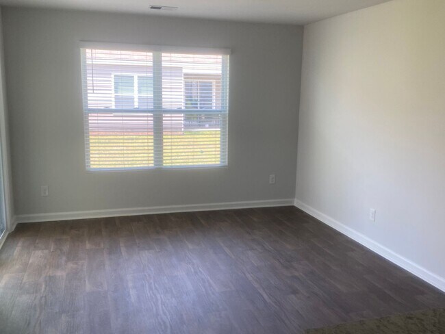 Building Photo - Introducing a stunning 3 bedroom, 2 bathroom home