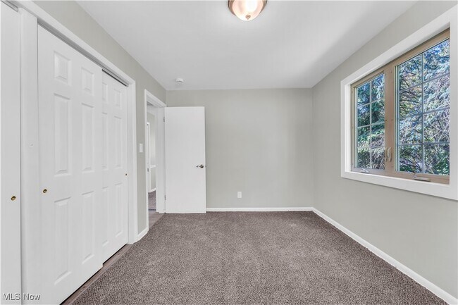 Building Photo - 558 Wring Dr