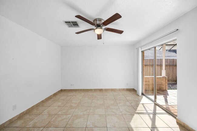 Building Photo - 14014 Briar Pl Dr